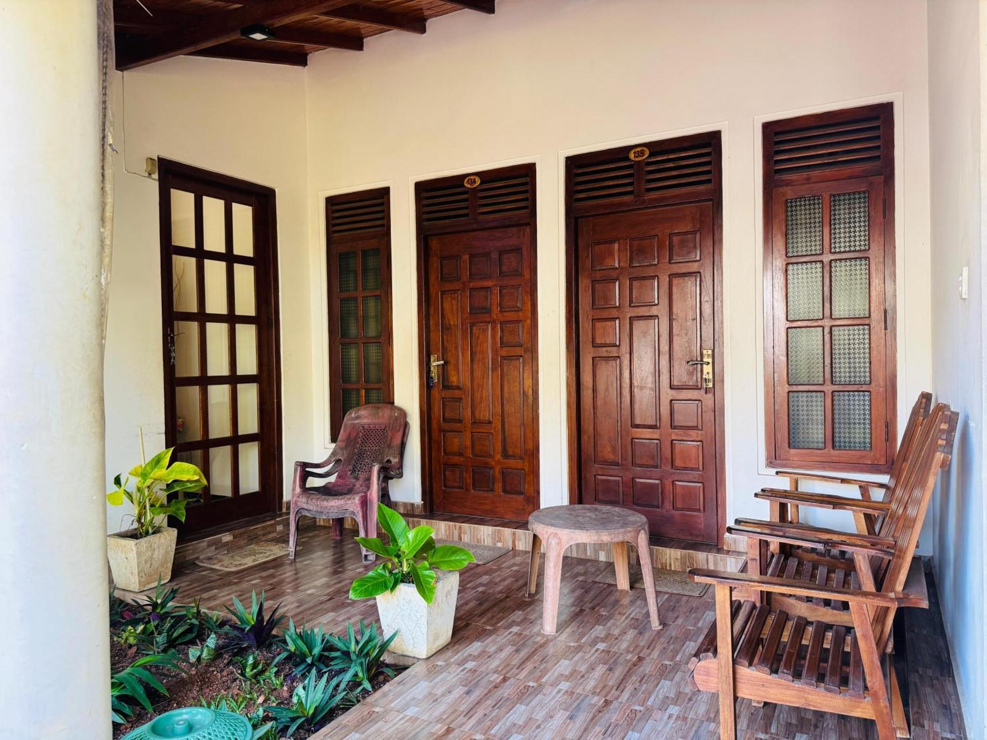 Aa Inn Trincomalee Exterior foto